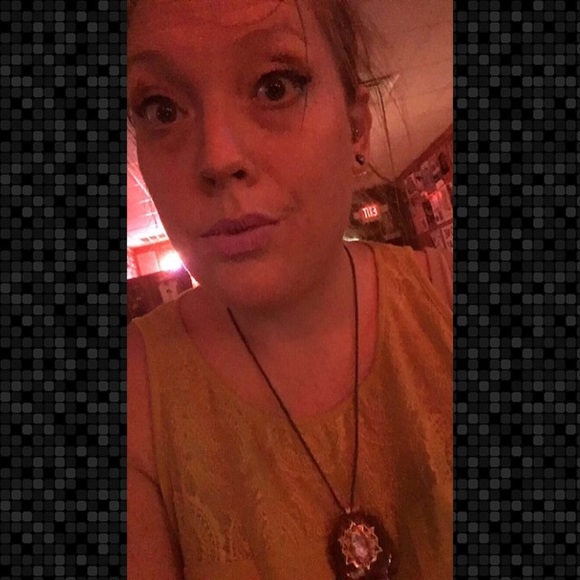 Meet your Posher, Jill - Picture 2 of 4